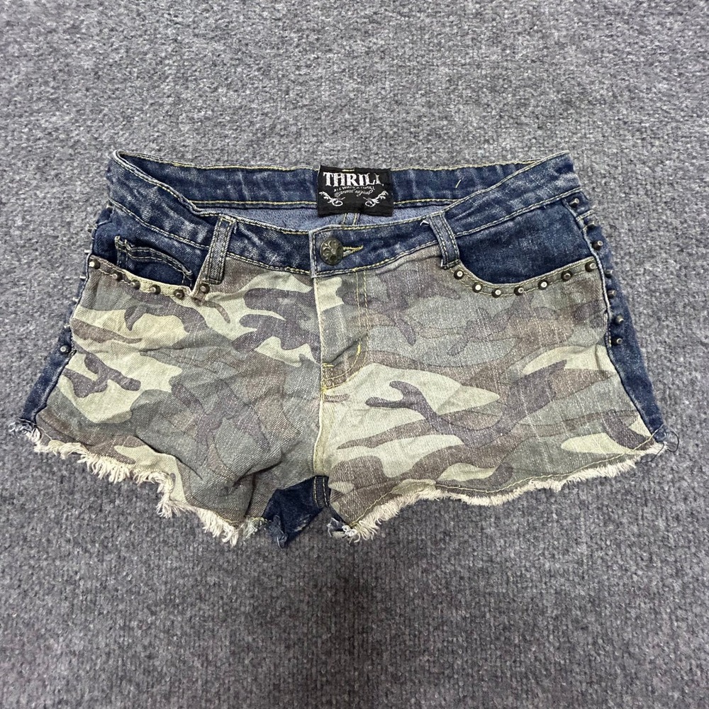 Thrill Shorts Womens Size 30 Blue Camo Studded Raw Hem Low Rise Denim Jean